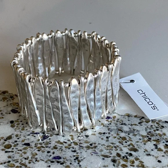 🌷HOST PICK🌷 NWT Chico’s Silvertone Stretch Cuff Bracelet - Picture 3 of 7